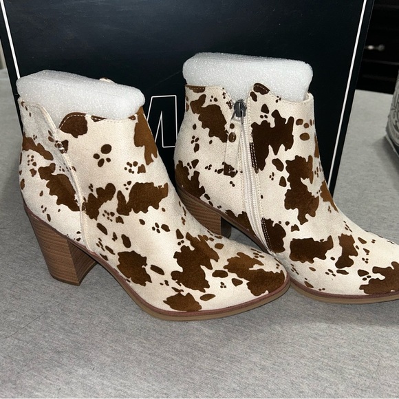 NIB MIA Cowprint Booties size 7.5 - Picture 5 of 8